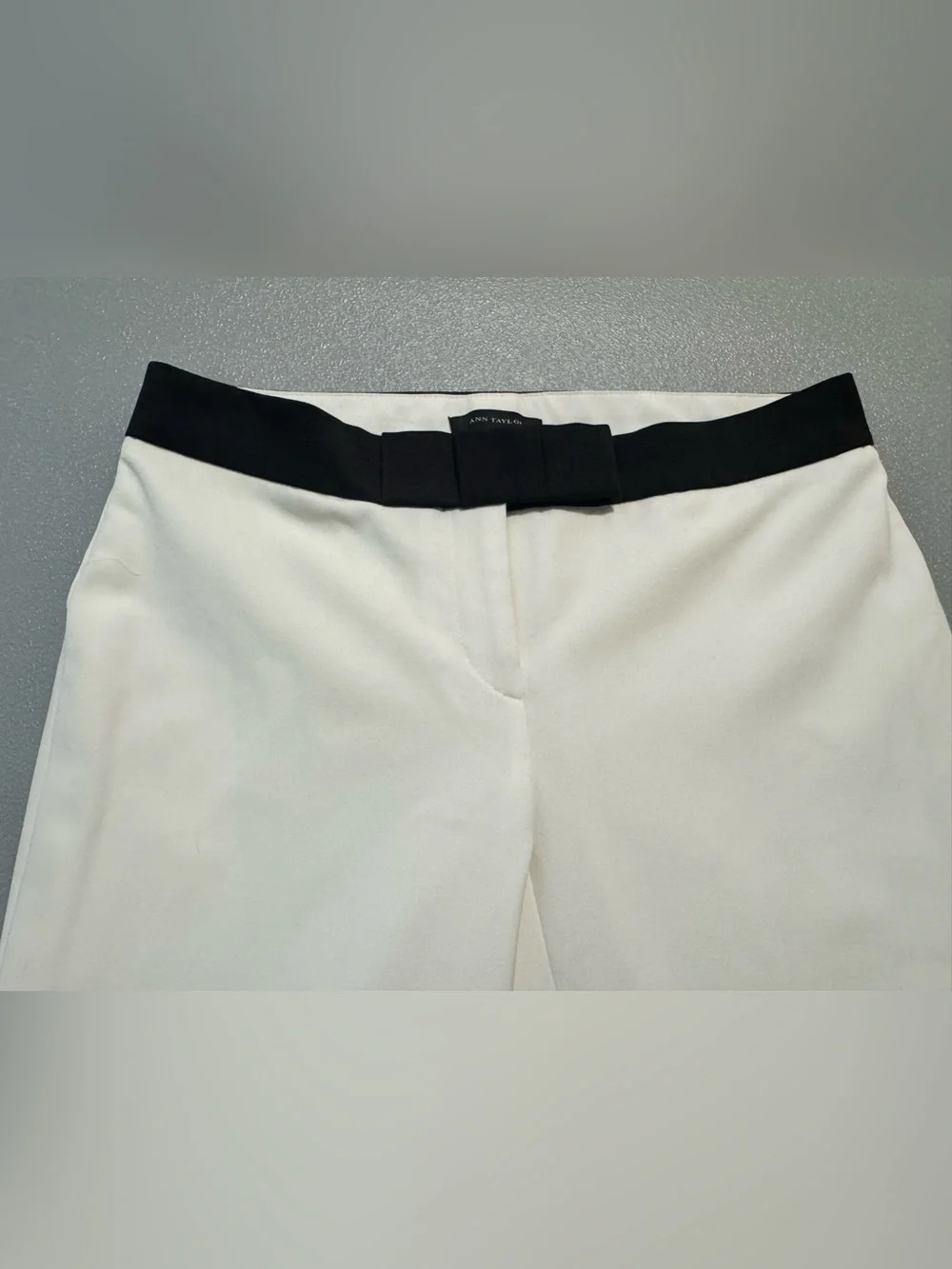 Ann Taylor Ivory Black Grosgrain Bow Waistband Trousers Pants Size 2